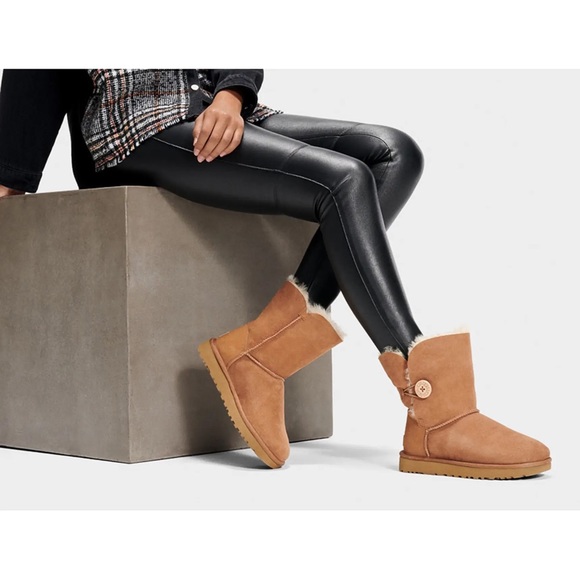 NWT/NWB UGG Bailey Button II Boot In Chestnut Suede, Sz. 8 - Picture 6 of 13